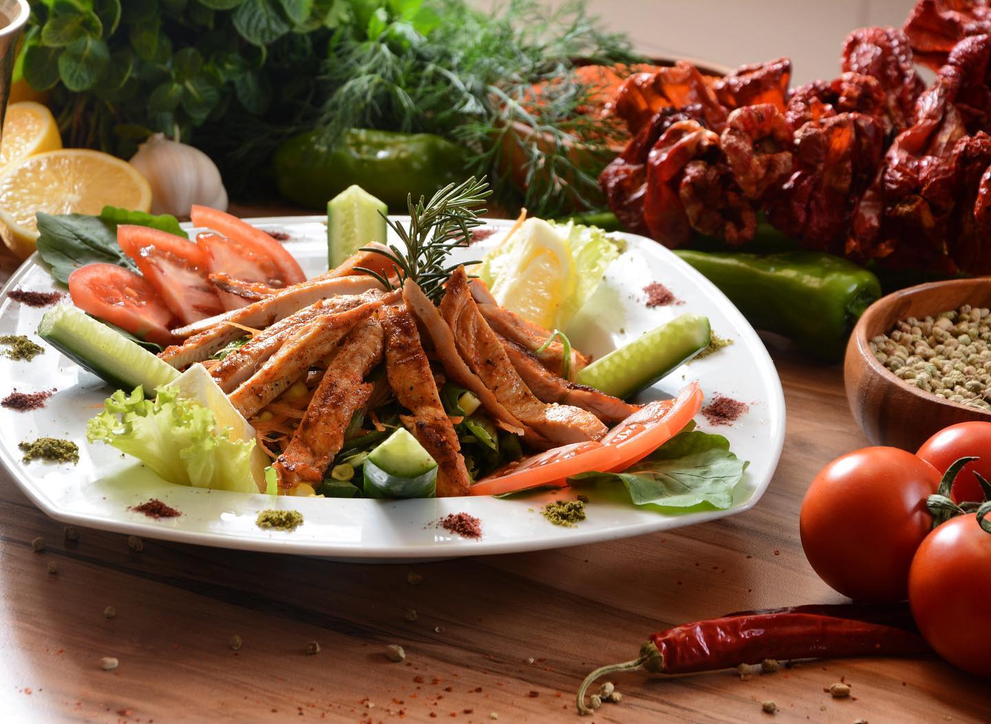 Chef Alaaddin salata ve meze sunumu